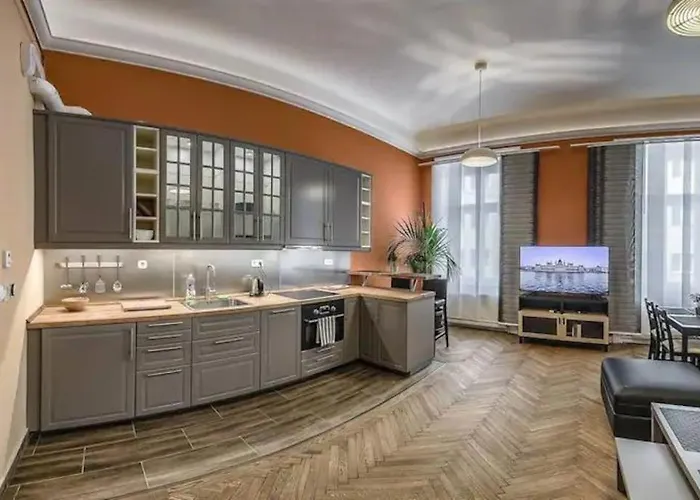 Your Worry Free Apartment Close To Parliament